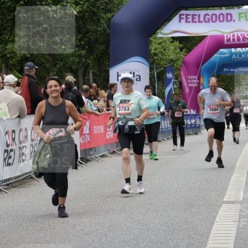06.09.2026 - CURREX Alsterlauf Yannick Fuchs http://msf.ph/oto/10227499 06.09.2026 10:27:15 Ziel 2052, 3783, 5894, 5895 meine-sportfotos.de