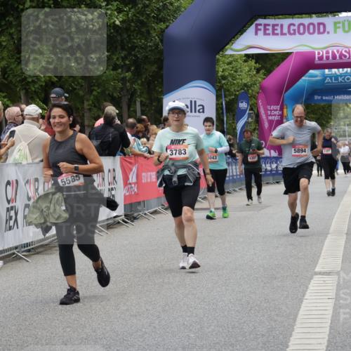06.09.2026 - CURREX Alsterlauf Yannick Fuchs http://msf.ph/oto/10227501 06.09.2026 10:27:15 Ziel 2052, 3783, 5894, 5895 meine-sportfotos.de