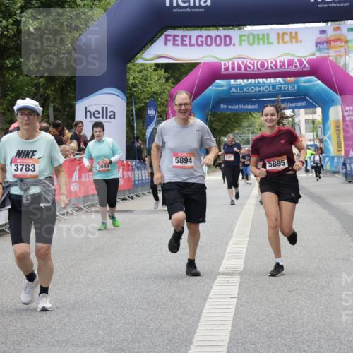 06.09.2026 - CURREX Alsterlauf Yannick Fuchs http://msf.ph/oto/10227503 06.09.2026 10:27:17 Ziel 2052, 3783, 5894, 5895 meine-sportfotos.de