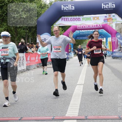 06.09.2026 - CURREX Alsterlauf Yannick Fuchs http://msf.ph/oto/10227506 06.09.2026 10:27:18 Ziel 2052, 3783, 5894, 5895 meine-sportfotos.de