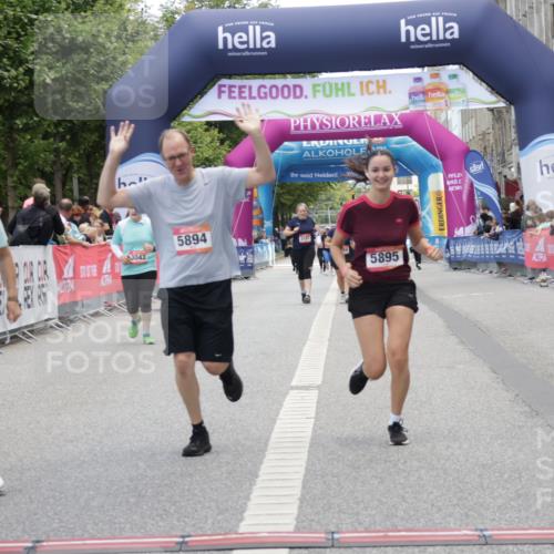 06.09.2026 - CURREX Alsterlauf Yannick Fuchs http://msf.ph/oto/10227507 06.09.2026 10:27:18 Ziel 2052, 3783, 5894, 5895 meine-sportfotos.de