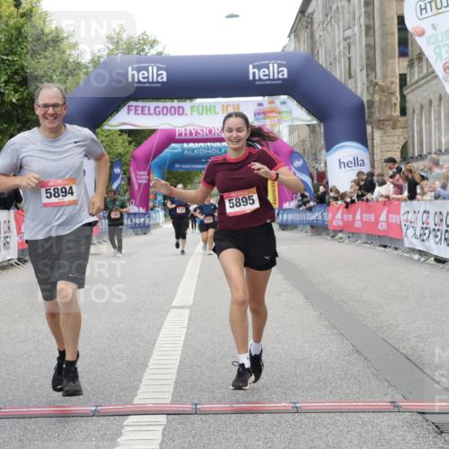 06.09.2026 - CURREX Alsterlauf Yannick Fuchs http://msf.ph/oto/10227509 06.09.2026 10:27:19 Ziel 2052, 3783, 5894, 5895 meine-sportfotos.de
