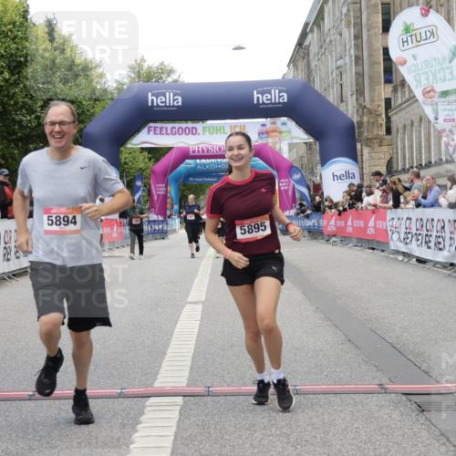 06.09.2026 - CURREX Alsterlauf Yannick Fuchs http://msf.ph/oto/10227511 06.09.2026 10:27:19 Ziel 2052, 3783, 5894, 5895 meine-sportfotos.de