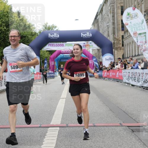06.09.2026 - CURREX Alsterlauf Yannick Fuchs http://msf.ph/oto/10227512 06.09.2026 10:27:19 Ziel 2052, 3783, 5894, 5895 meine-sportfotos.de