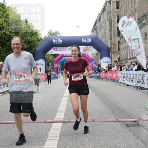 06.09.2026 - CURREX Alsterlauf Yannick Fuchs http://msf.ph/oto/10227513 06.09.2026 10:27:19 Ziel 2052, 3783, 5894, 5895 meine-sportfotos.de