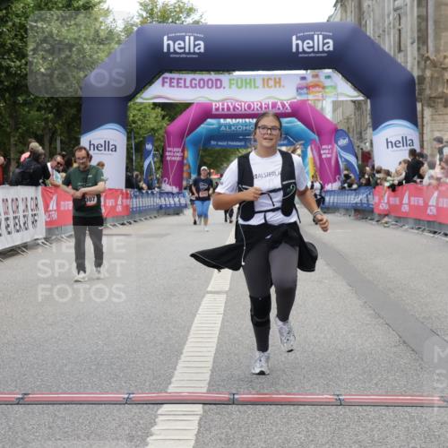 06.09.2026 - CURREX Alsterlauf Yannick Fuchs http://msf.ph/oto/10227537 06.09.2026 10:27:30 Ziel 3043 meine-sportfotos.de