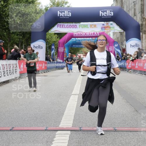 06.09.2026 - CURREX Alsterlauf Yannick Fuchs http://msf.ph/oto/10227539 06.09.2026 10:27:30 Ziel 3043 meine-sportfotos.de