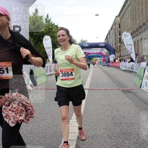06.09.2026 - CURREX Alsterlauf Yannick Fuchs http://msf.ph/oto/10227601 06.09.2026 10:27:55 Ziel 3054, 4095, 4214, 4351 meine-sportfotos.de