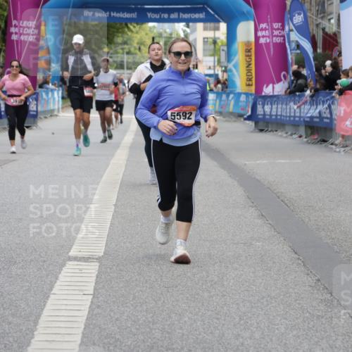 06.09.2026 - CURREX Alsterlauf Yannick Fuchs http://msf.ph/oto/10227653 06.09.2026 10:28:32 Ziel 2051, 4766, 5592, 6270, 6430 meine-sportfotos.de