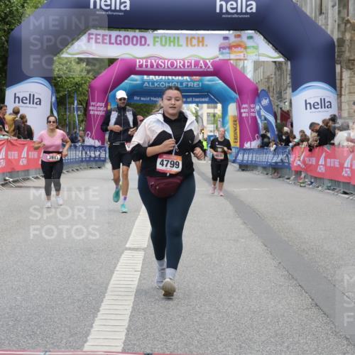 06.09.2026 - CURREX Alsterlauf Yannick Fuchs http://msf.ph/oto/10227659 06.09.2026 10:28:38 Ziel 4766, 4799, 5592 meine-sportfotos.de