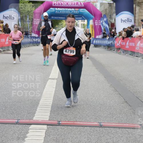 06.09.2026 - CURREX Alsterlauf Yannick Fuchs http://msf.ph/oto/10227660 06.09.2026 10:28:39 Ziel 4766, 4799, 5592 meine-sportfotos.de