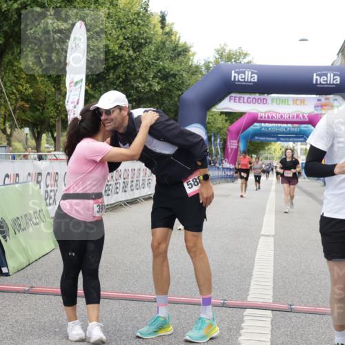 06.09.2026 - CURREX Alsterlauf Yannick Fuchs http://msf.ph/oto/10227675 06.09.2026 10:28:48 Ziel 2852, 2853, 3911, 4835, 5158, 5880 meine-sportfotos.de