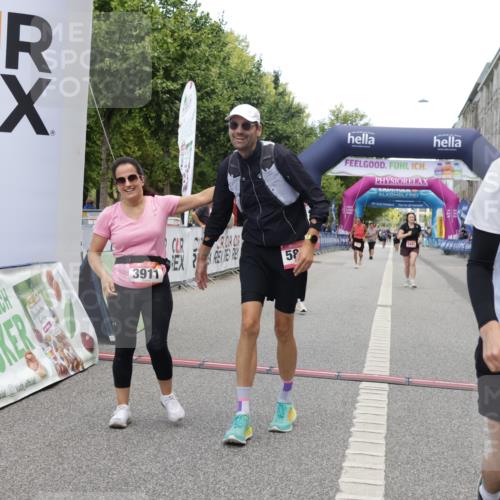 06.09.2026 - CURREX Alsterlauf Yannick Fuchs http://msf.ph/oto/10227681 06.09.2026 10:28:49 Ziel 2852, 2853, 3911, 4835, 5158, 5880 meine-sportfotos.de