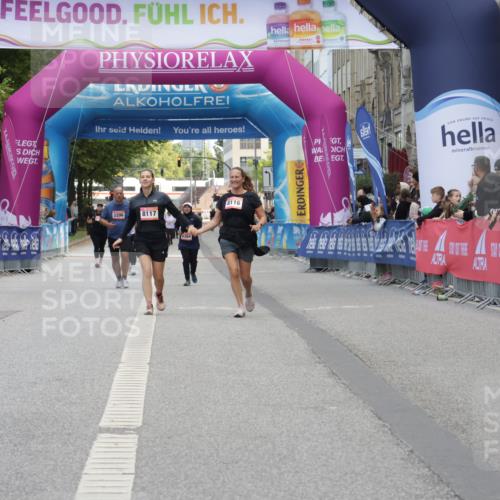 06.09.2026 - CURREX Alsterlauf Yannick Fuchs http://msf.ph/oto/10227701 06.09.2026 10:29:08 Ziel 4554, 4555, 4836 meine-sportfotos.de