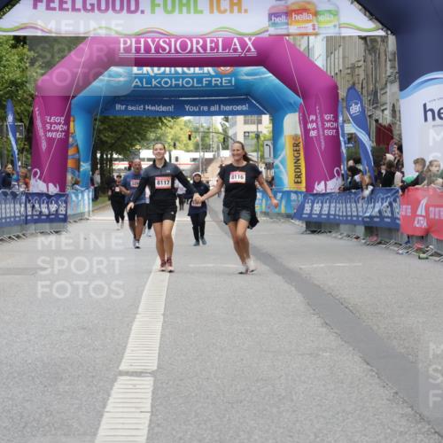 06.09.2026 - CURREX Alsterlauf Yannick Fuchs http://msf.ph/oto/10227702 06.09.2026 10:29:08 Ziel 4554, 4555, 4836 meine-sportfotos.de