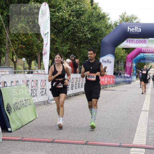 06.09.2026 - CURREX Alsterlauf Yannick Fuchs http://msf.ph/oto/10227704 06.09.2026 10:29:10 Ziel 4554, 4555, 4836 meine-sportfotos.de