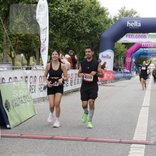 06.09.2026 - CURREX Alsterlauf Yannick Fuchs http://msf.ph/oto/10227705 06.09.2026 10:29:10 Ziel 4554, 4555, 4836 meine-sportfotos.de