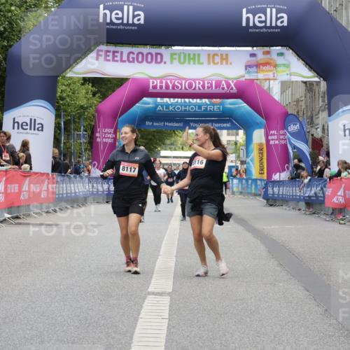 06.09.2026 - CURREX Alsterlauf Yannick Fuchs http://msf.ph/oto/10227718 06.09.2026 10:29:14 Ziel 4554, 4555, 8116, 8117 meine-sportfotos.de