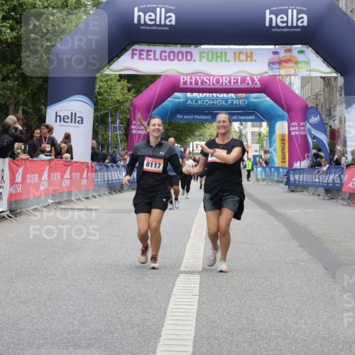 06.09.2026 - CURREX Alsterlauf Yannick Fuchs http://msf.ph/oto/10227721 06.09.2026 10:29:15 Ziel 4554, 4555, 8116, 8117 meine-sportfotos.de