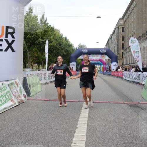 06.09.2026 - CURREX Alsterlauf Yannick Fuchs http://msf.ph/oto/10227731 06.09.2026 10:29:19 Ziel 8116, 8117 meine-sportfotos.de