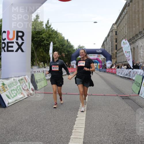 06.09.2026 - CURREX Alsterlauf Yannick Fuchs http://msf.ph/oto/10227735 06.09.2026 10:29:20 Ziel 8116, 8117 meine-sportfotos.de