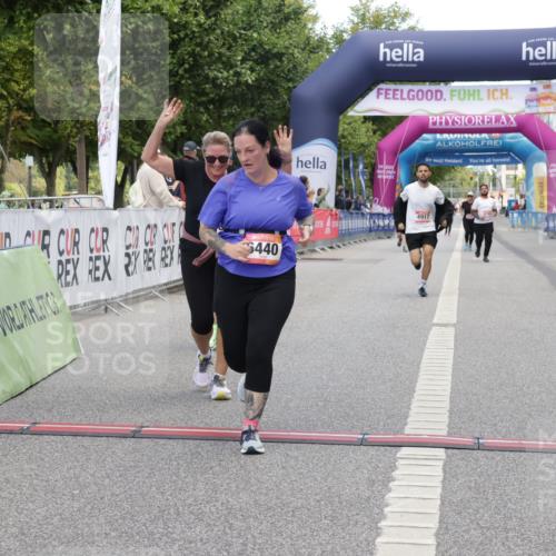 06.09.2026 - CURREX Alsterlauf Yannick Fuchs http://msf.ph/oto/10227794 06.09.2026 10:29:59 Ziel 2684, 4917, 6440, 6462, 6468 meine-sportfotos.de