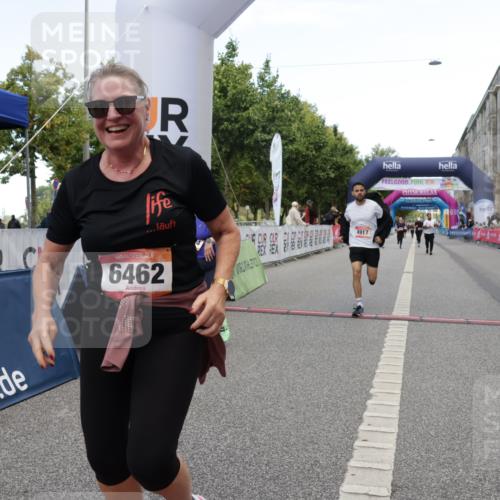 06.09.2026 - CURREX Alsterlauf Yannick Fuchs http://msf.ph/oto/10227802 06.09.2026 10:30:02 Ziel 2684, 4917, 6440, 6462, 6468 meine-sportfotos.de
