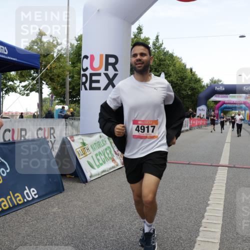 06.09.2026 - CURREX Alsterlauf Yannick Fuchs http://msf.ph/oto/10227805 06.09.2026 10:30:04 Ziel 2684, 4917, 6440, 6462 meine-sportfotos.de