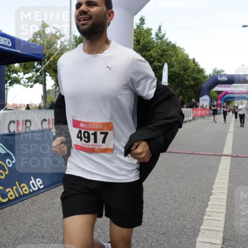 06.09.2026 - CURREX Alsterlauf Yannick Fuchs http://msf.ph/oto/10227807 06.09.2026 10:30:04 Ziel 2684, 4917, 6440, 6462 meine-sportfotos.de