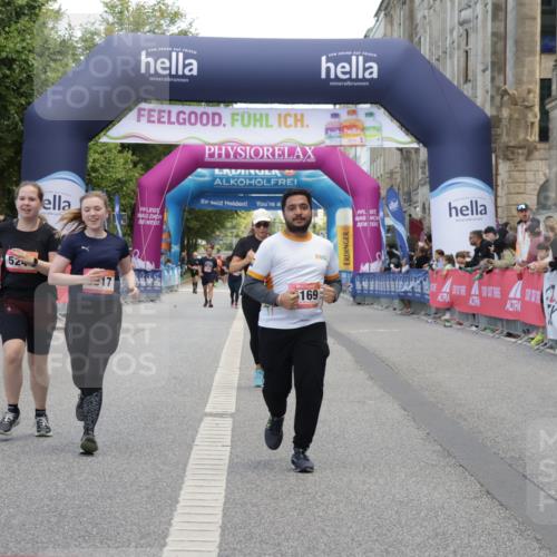 06.09.2026 - CURREX Alsterlauf Yannick Fuchs http://msf.ph/oto/10227812 06.09.2026 10:30:08 Ziel 2508, 2684, 4917, 5244, 5917, 6169 meine-sportfotos.de