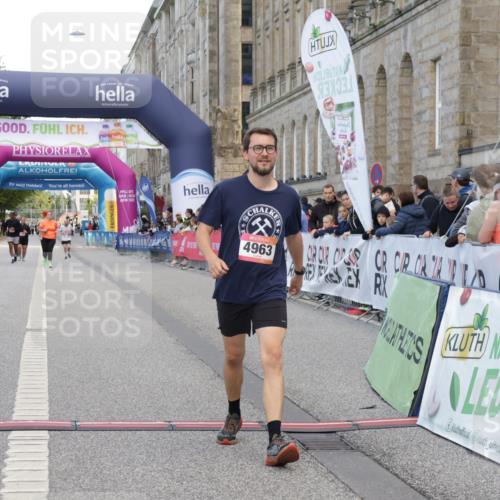 06.09.2026 - CURREX Alsterlauf Yannick Fuchs http://msf.ph/oto/10227834 06.09.2026 10:30:36 Ziel 4963, 8248 meine-sportfotos.de