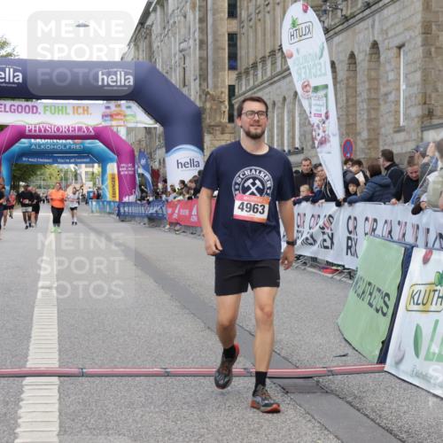 06.09.2026 - CURREX Alsterlauf Yannick Fuchs http://msf.ph/oto/10227835 06.09.2026 10:30:36 Ziel 4963, 8248 meine-sportfotos.de