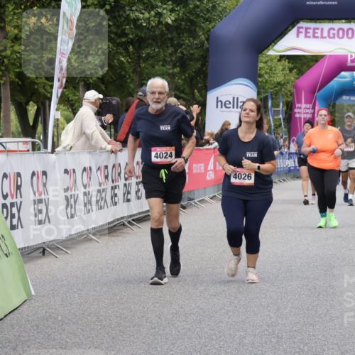06.09.2026 - CURREX Alsterlauf Yannick Fuchs http://msf.ph/oto/10227841 06.09.2026 10:30:44 Ziel 4024, 4026 meine-sportfotos.de