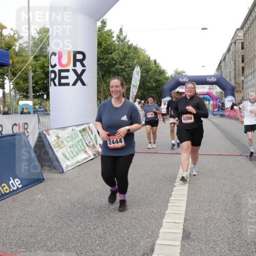 06.09.2026 - CURREX Alsterlauf Yannick Fuchs http://msf.ph/oto/10227855 06.09.2026 10:30:55 Ziel 2444, 3676, 4853, 6195, 6197, 8209 meine-sportfotos.de