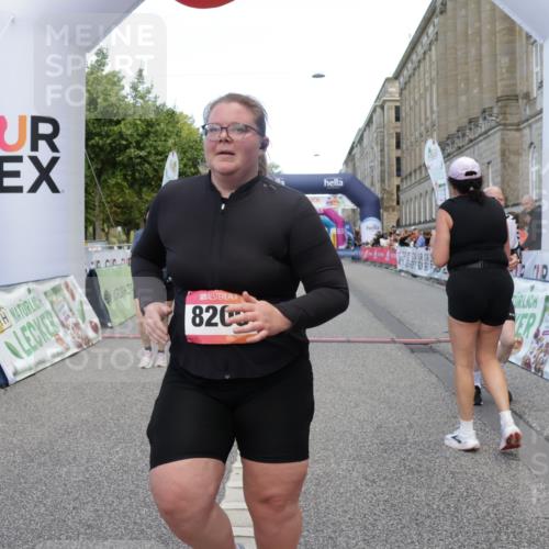 06.09.2026 - CURREX Alsterlauf Yannick Fuchs http://msf.ph/oto/10227861 06.09.2026 10:30:56 Ziel 2444, 3676, 4853, 6195, 6197, 8209 meine-sportfotos.de
