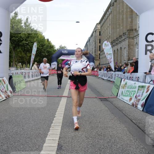 06.09.2026 - CURREX Alsterlauf Yannick Fuchs http://msf.ph/oto/10227877 06.09.2026 10:31:03 Ziel 2039, 2409, 4420, 4773, 6195, 6197 meine-sportfotos.de
