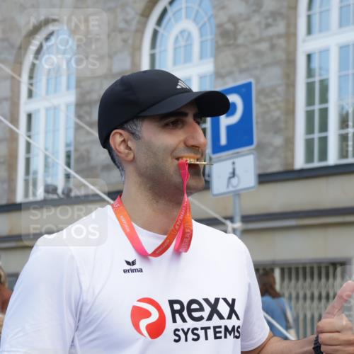 06.09.2026 - CURREX Alsterlauf Yannick Fuchs http://msf.ph/oto/10227891 06.09.2026 10:31:19 Ziel 4788 meine-sportfotos.de