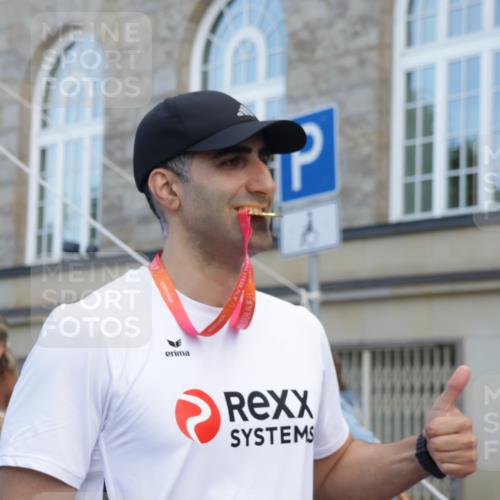 06.09.2026 - CURREX Alsterlauf Yannick Fuchs http://msf.ph/oto/10227894 06.09.2026 10:31:20 Ziel 4788 meine-sportfotos.de