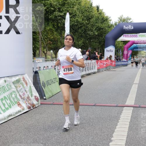 06.09.2026 - CURREX Alsterlauf Yannick Fuchs http://msf.ph/oto/10227902 06.09.2026 10:31:24 Ziel 4788 meine-sportfotos.de