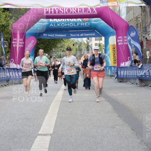 06.09.2026 - CURREX Alsterlauf Yannick Fuchs http://msf.ph/oto/10227907 06.09.2026 10:31:30 Ziel 4788 meine-sportfotos.de