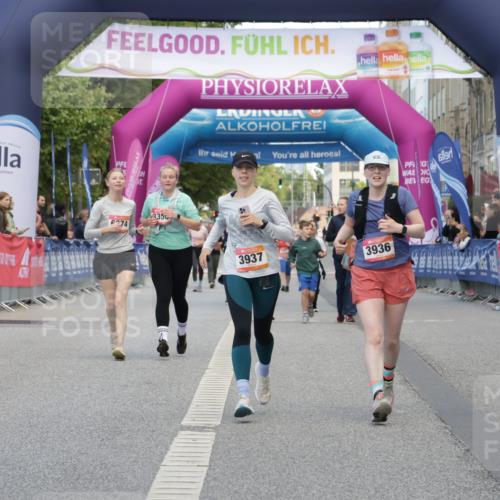 06.09.2026 - CURREX Alsterlauf Yannick Fuchs http://msf.ph/oto/10227911 06.09.2026 10:31:35 Ziel 3936, 3937 meine-sportfotos.de