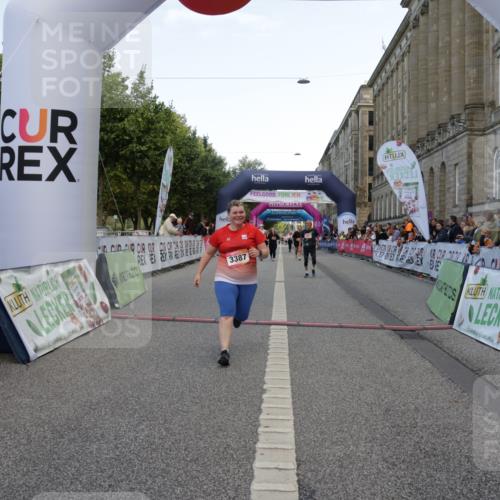 06.09.2026 - CURREX Alsterlauf Yannick Fuchs http://msf.ph/oto/10227935 06.09.2026 10:31:51 Ziel 3387, 5368, 5907, 8033 meine-sportfotos.de