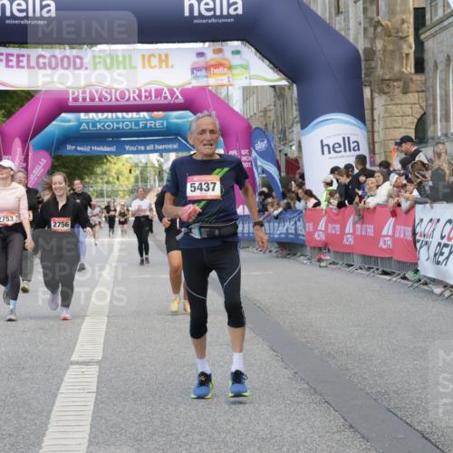 06.09.2026 - CURREX Alsterlauf Yannick Fuchs http://msf.ph/oto/10227942 06.09.2026 10:31:54 Ziel 3387, 5437, 5574, 5907, 8033 meine-sportfotos.de