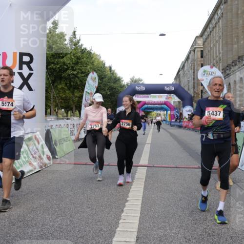 06.09.2026 - CURREX Alsterlauf Yannick Fuchs http://msf.ph/oto/10227961 06.09.2026 10:32:00 Ziel 2642, 2753, 2756, 4338, 5437, 5574, 6185 meine-sportfotos.de