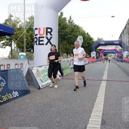 06.09.2026 - CURREX Alsterlauf Yannick Fuchs http://msf.ph/oto/10227997 06.09.2026 10:32:14 Ziel 2539, 2544, 2906, 3000, 3329, 4723 meine-sportfotos.de