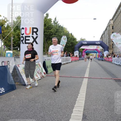 06.09.2026 - CURREX Alsterlauf Yannick Fuchs http://msf.ph/oto/10227999 06.09.2026 10:32:14 Ziel 2539, 2544, 2906, 3000, 3329, 4723 meine-sportfotos.de