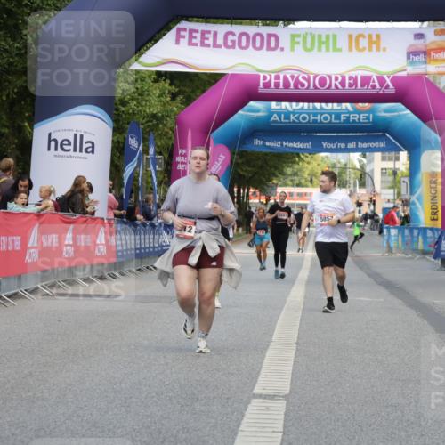 06.09.2026 - CURREX Alsterlauf Yannick Fuchs http://msf.ph/oto/10228001 06.09.2026 10:32:17 Ziel 2212, 2539, 2544, 3329, 4723 meine-sportfotos.de