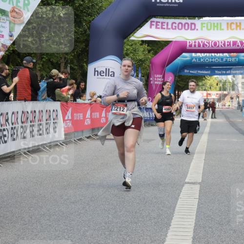 06.09.2026 - CURREX Alsterlauf Yannick Fuchs http://msf.ph/oto/10228002 06.09.2026 10:32:19 Ziel 2212, 2539, 2544 meine-sportfotos.de