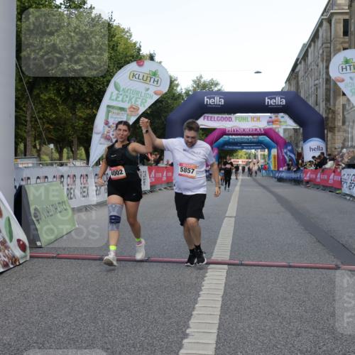 06.09.2026 - CURREX Alsterlauf Yannick Fuchs http://msf.ph/oto/10228010 06.09.2026 10:32:24 Ziel 2212, 4002, 5857 meine-sportfotos.de