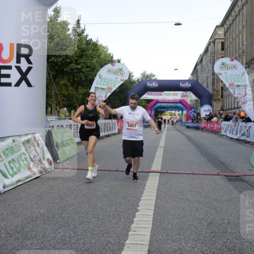 06.09.2026 - CURREX Alsterlauf Yannick Fuchs http://msf.ph/oto/10228012 06.09.2026 10:32:25 Ziel 2212, 4002, 5857 meine-sportfotos.de
